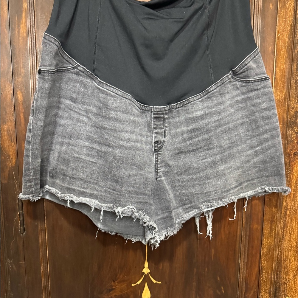 Isabel Maternity by Ingrid & Isabel Black and Gray Midi Shorts